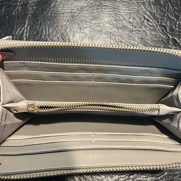 gray women’s wallet - Picture 2 of 3